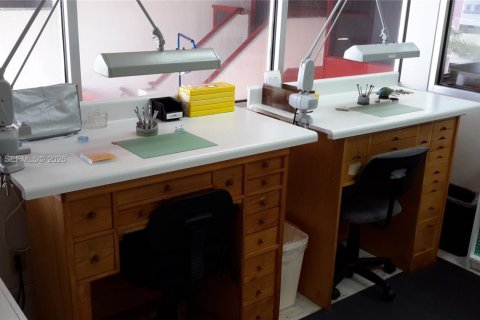 Immobilier commercial à vendre à Bay Harbor Islands, Floride № 2044760 - photo 24