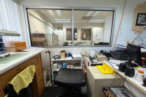 Immobilier commercial à vendre à Bay Harbor Islands, Floride № 2044760 - photo 23