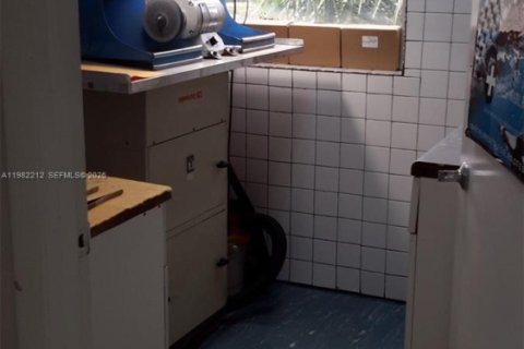 Immobilier commercial à vendre à Bay Harbor Islands, Floride № 2044760 - photo 25