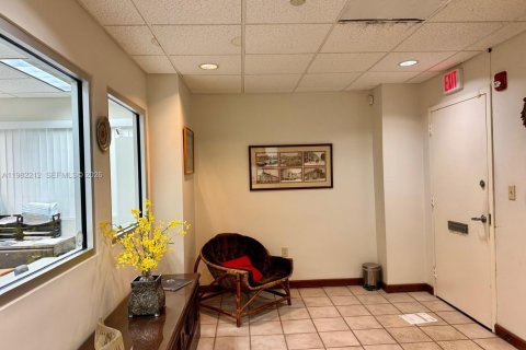 Immobilier commercial à vendre à Bay Harbor Islands, Floride № 2044760 - photo 9