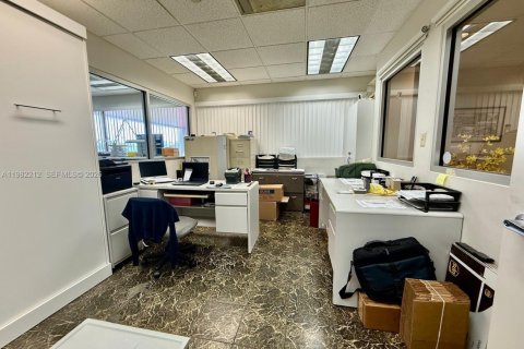 Immobilier commercial à vendre à Bay Harbor Islands, Floride № 2044760 - photo 22