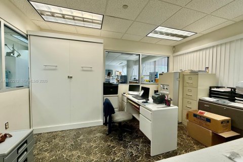 Immobilier commercial à vendre à Bay Harbor Islands, Floride № 2044760 - photo 21