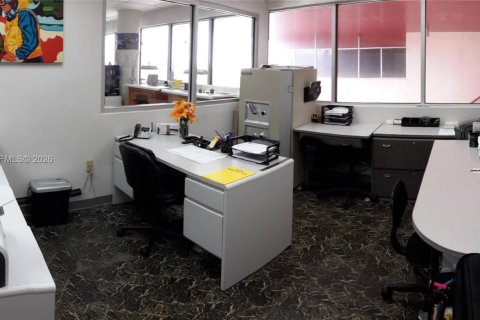 Immobilier commercial à vendre à Bay Harbor Islands, Floride № 2044760 - photo 28