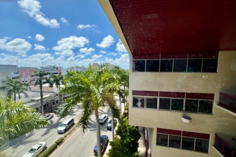 Immobilier commercial à vendre à Bay Harbor Islands, Floride № 2044760 - photo 2