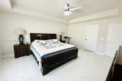 Villa ou maison à vendre à Cape Coral, Floride: 4 chambres, 237.55 m2 № 2027331 - photo 29