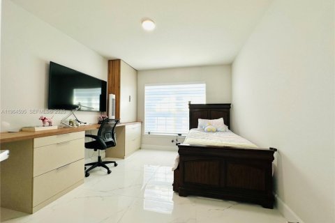 Villa ou maison à vendre à Cape Coral, Floride: 4 chambres, 237.55 m2 № 2027331 - photo 5