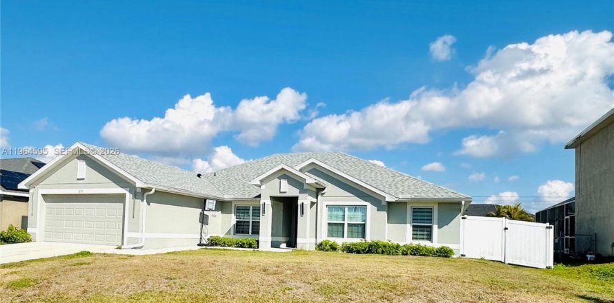 Villa ou maison à Cape Coral, Floride 4 chambres, 237.55 m2 № 2027331