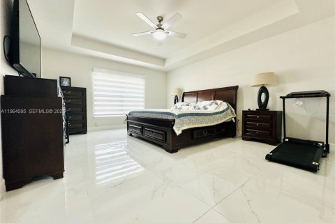 Villa ou maison à vendre à Cape Coral, Floride: 4 chambres, 237.55 m2 № 2027331 - photo 23