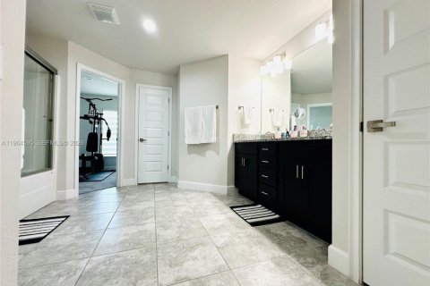 Villa ou maison à vendre à Cape Coral, Floride: 4 chambres, 237.55 m2 № 2027331 - photo 24