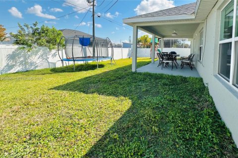 Villa ou maison à vendre à Cape Coral, Floride: 4 chambres, 237.55 m2 № 2027331 - photo 14