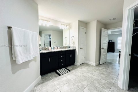 Villa ou maison à vendre à Cape Coral, Floride: 4 chambres, 237.55 m2 № 2027331 - photo 28