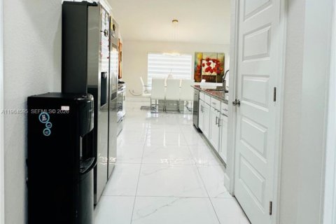 Villa ou maison à vendre à Cape Coral, Floride: 4 chambres, 237.55 m2 № 2027331 - photo 21