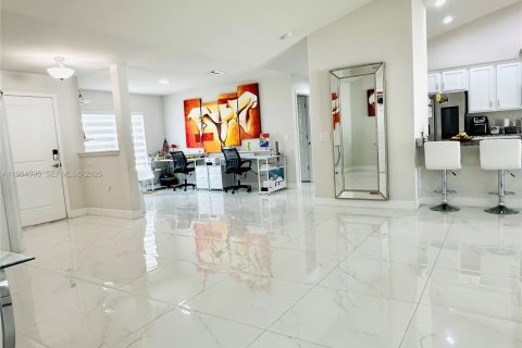 Villa ou maison à vendre à Cape Coral, Floride: 4 chambres, 237.55 m2 № 2027331 - photo 6