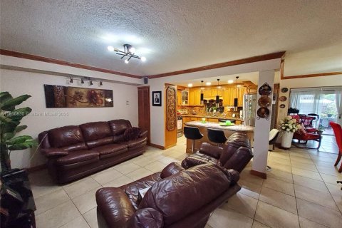Adosado en venta en Miami, Florida, 3 dormitorios, 128.02 m2 № 1874466 - foto 2