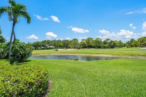 House in Jupiter, Florida 3 bedrooms, 332.4 sq.m. № 1226960 - photo 1