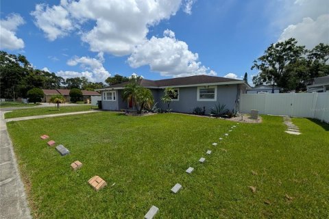 Casa en alquiler en Tampa, Florida, 5 dormitorios, 135.27 m2 № 1910064 - foto 4