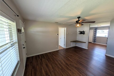 Casa en alquiler en Tampa, Florida, 5 dormitorios, 135.27 m2 № 1910064 - foto 8
