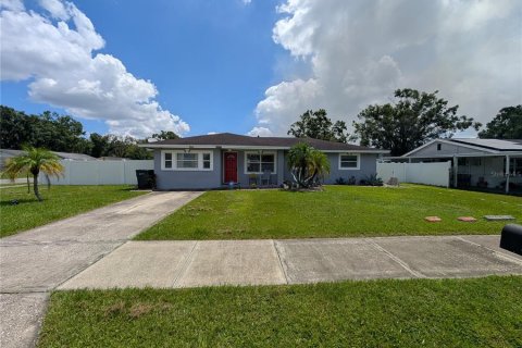 Casa en alquiler en Tampa, Florida, 5 dormitorios, 135.27 m2 № 1910064 - foto 2