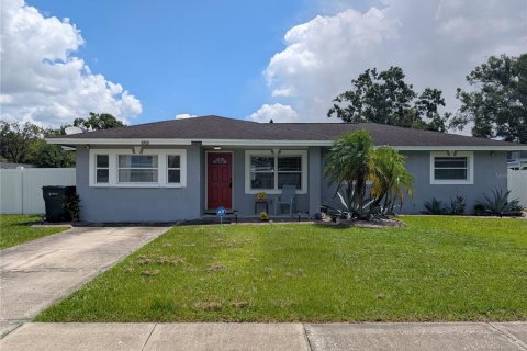 Casa en alquiler en Tampa, Florida, 5 dormitorios, 135.27 m2 № 1910064 - foto 1