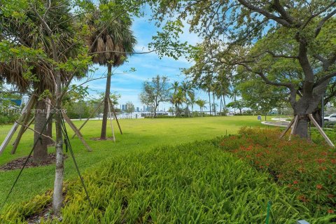 Condo in Miami Beach, Florida, 1 bedroom  № 1477833 - photo 25