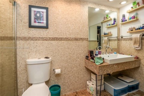 Condo in Miami Beach, Florida, 1 bedroom  № 1477833 - photo 18