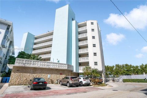 Condo in Miami Beach, Florida, 1 bedroom  № 1477833 - photo 22