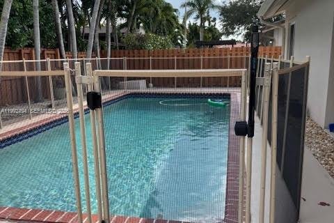 House in Miami, Florida 4 bedrooms, 164.16 sq.m. № 2062444 - photo 7