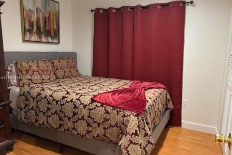 House in Miami, Florida 4 bedrooms, 164.16 sq.m. № 2062444 - photo 19