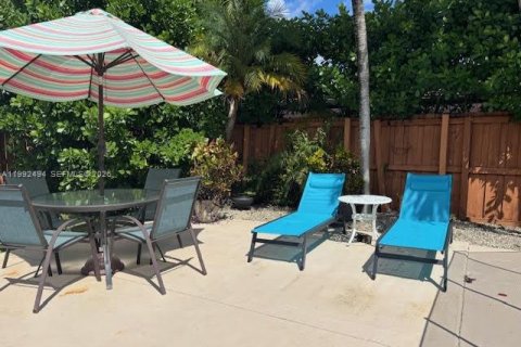 House in Miami, Florida 4 bedrooms, 164.16 sq.m. № 2062444 - photo 6