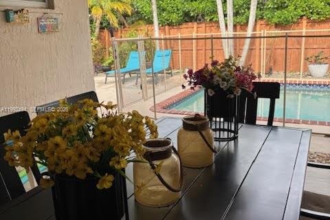 House in Miami, Florida 4 bedrooms, 164.16 sq.m. № 2062444 - photo 4