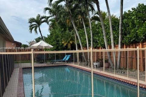 House in Miami, Florida 4 bedrooms, 164.16 sq.m. № 2062444 - photo 8