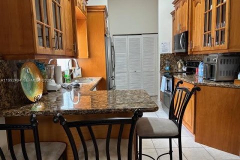 House in Miami, Florida 4 bedrooms, 164.16 sq.m. № 2062444 - photo 10