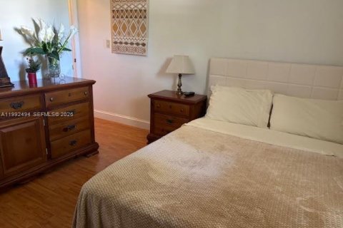 House in Miami, Florida 4 bedrooms, 164.16 sq.m. № 2062444 - photo 20