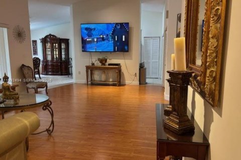 House in Miami, Florida 4 bedrooms, 164.16 sq.m. № 2062444 - photo 14