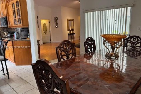 House in Miami, Florida 4 bedrooms, 164.16 sq.m. № 2062444 - photo 11