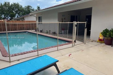 House in Miami, Florida 4 bedrooms, 164.16 sq.m. № 2062444 - photo 5