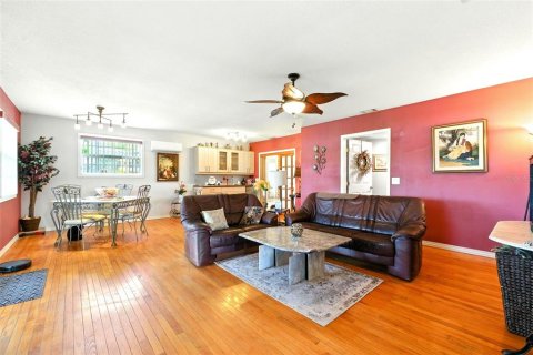 House in Lake Wales, Florida 5 bedrooms, 220.55 sq.m. № 1795883 - photo 9