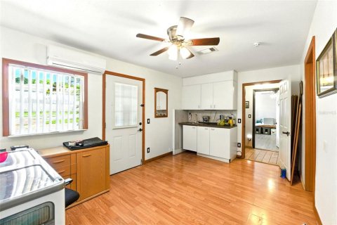 House in Lake Wales, Florida 5 bedrooms, 220.55 sq.m. № 1795883 - photo 15