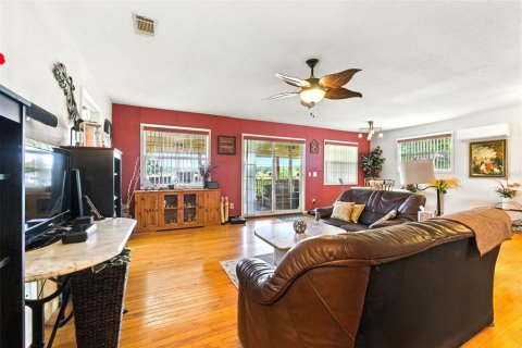 House in Lake Wales, Florida 5 bedrooms, 220.55 sq.m. № 1795883 - photo 8
