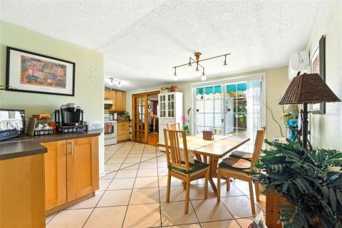 House in Lake Wales, Florida 5 bedrooms, 220.55 sq.m. № 1795883 - photo 4