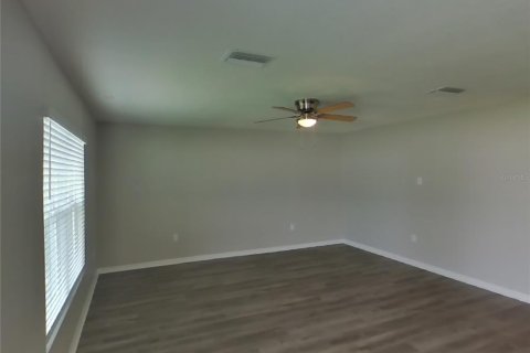 Casa en alquiler en Spring Hill, Florida, 3 dormitorios, 130.53 m2 № 1911052 - foto 3