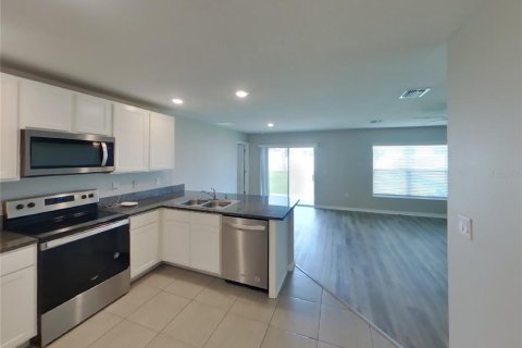 Casa en alquiler en Spring Hill, Florida, 3 dormitorios, 130.53 m2 № 1911052 - foto 5