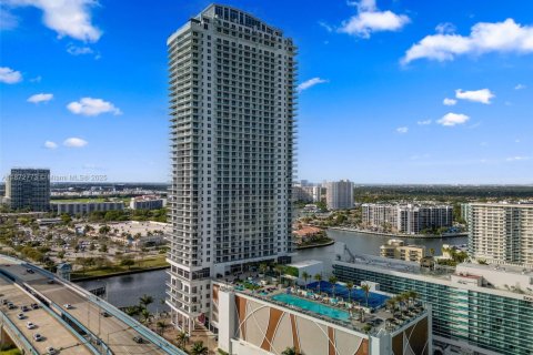 Купить кондоминиум в Холливуд, Флорида 3 спальни, 98.01м2, № 1928357 - фото 3