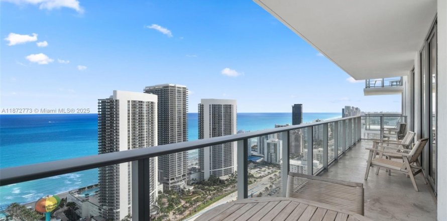 Кондоминиум с 3 спальнями в Холливуд, Флорида № 1928357