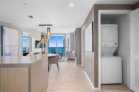 Купить кондоминиум в Холливуд, Флорида 3 спальни, 98.01м2, № 1928357 - фото 11