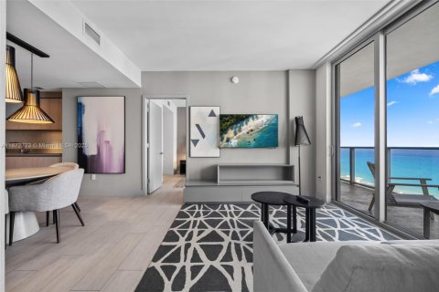 Купить кондоминиум в Холливуд, Флорида 3 спальни, 98.01м2, № 1928357 - фото 12