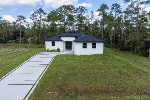 House in Lehigh Acres, Florida 3 bedrooms № 2169392 - photo 26