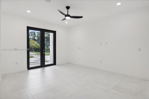 House in Lehigh Acres, Florida 3 bedrooms № 2169392 - photo 3