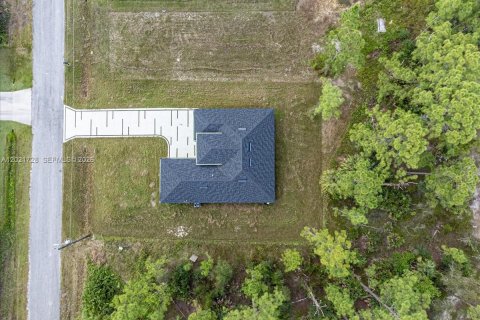 House in Lehigh Acres, Florida 3 bedrooms № 2169392 - photo 25