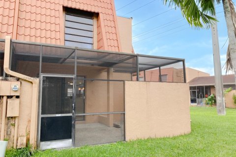 Touwnhouse à louer à Pembroke Pines, Floride: 3 chambres, 136.75 m2 № 2079843 - photo 24